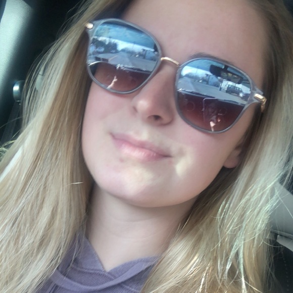 Profile Picture of Brianne Morgan (@breezymorg) on Poshmark