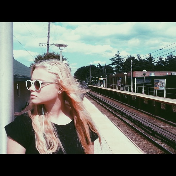 Profile Picture of Julia Archacki (@juliaxeliza) on Poshmark