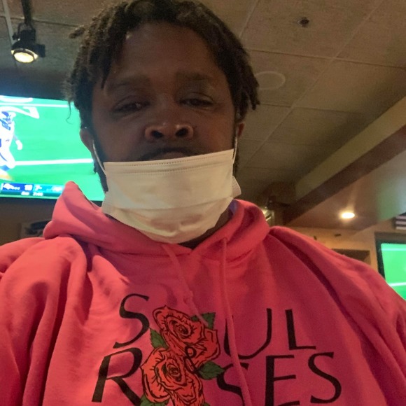 Profile Picture of Rj Hayes (@rihayesjr) on Poshmark