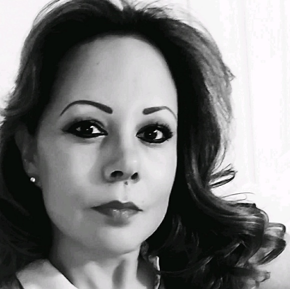 Profile Picture of Isela Mowad (@isela2740) on Poshmark