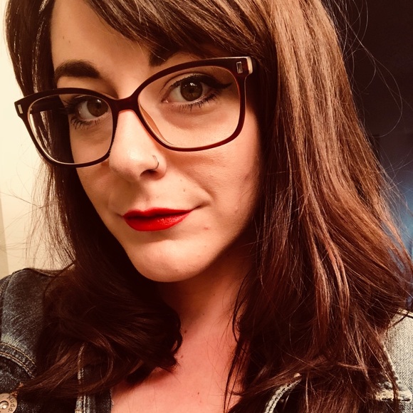 Profile Picture of Shanna Fratini (@shannafratini) on Poshmark