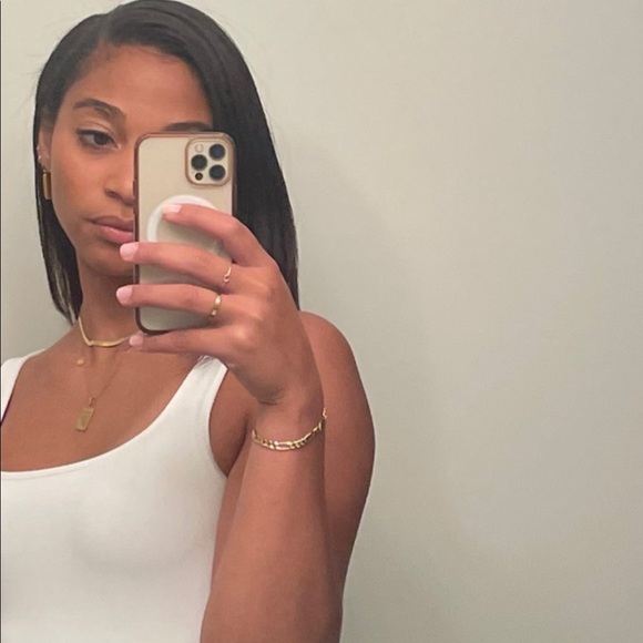 Profile Picture of Emelle Mcconney (@emelle_m) on Poshmark