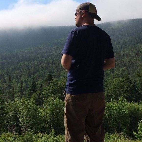 Profile Picture of Daniel Hennessey (@dmb1148) on Poshmark