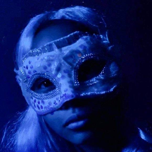 Profile Picture of Carol Petruzzo (@carolpetruzzo) on Poshmark