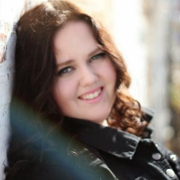 Profile Picture of Amber Fountain (@roxyfoxy4178) on Poshmark