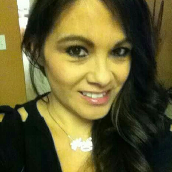 Profile Picture of Theresa Sixtos (@sexytos6) on Poshmark