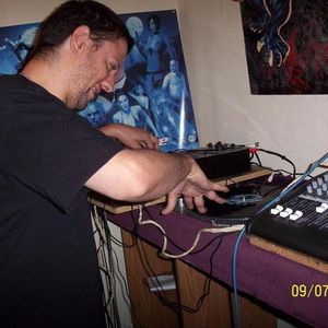 Profile Picture of Aaron Dyer (@airoen) on Myspace