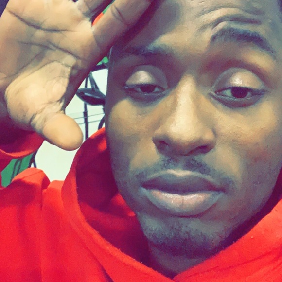 Profile Picture of Rashawn Johnson (@goldenboi64) on Poshmark