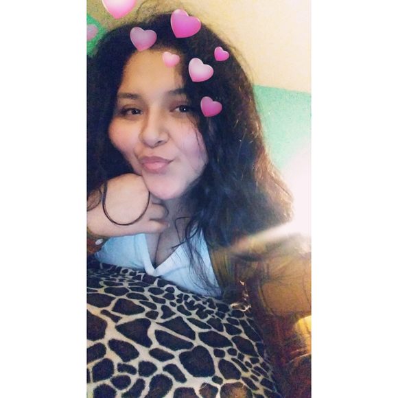 Profile Picture of Ingrid Alvarez (@ingrid12345a) on Poshmark