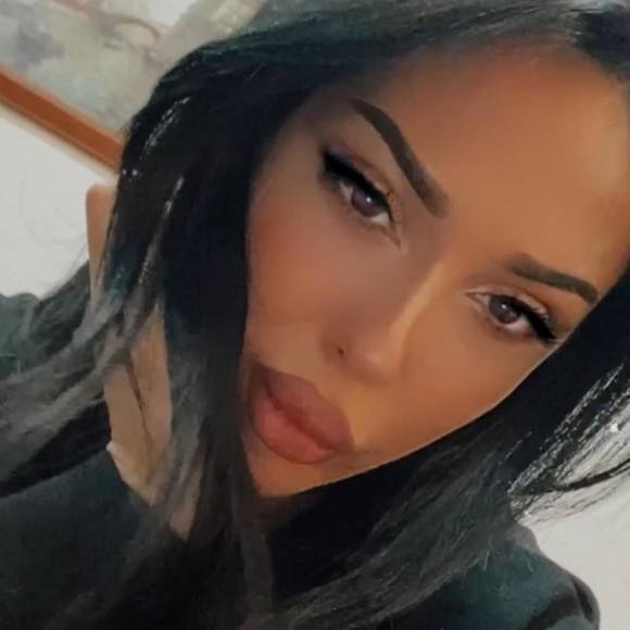 Profile Picture of Nona Manoukian (@nonamanoukian) on Poshmark