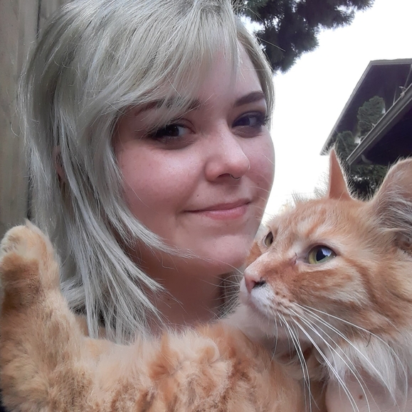 Profile Picture of Chloe Jameson (@bonenecklace) on Poshmark