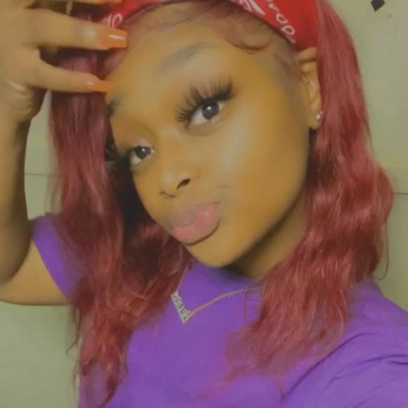 Profile Picture of Emani Wrighton (@emani_eky) on Poshmark