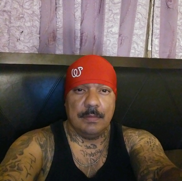 Profile Picture of Robert Saenz (@rsaenz79) on Poshmark