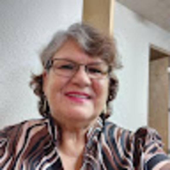 Profile Picture of Diana Vanderpool (@opalgem907) on Poshmark