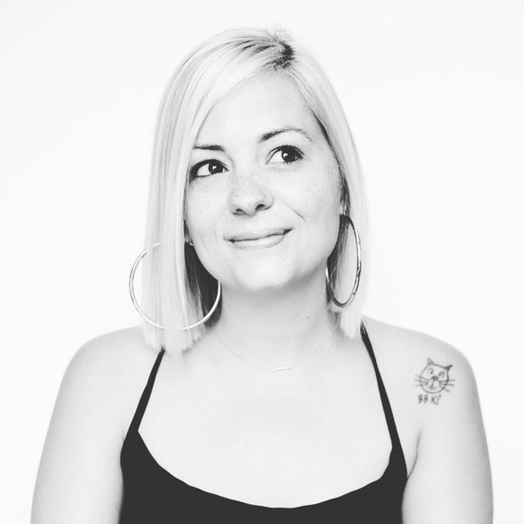 Profile Picture of Ashley Breitenstein (@ash061316) on Poshmark