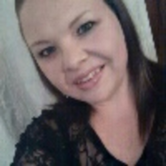 Profile Picture of Nicole Detrie (@nicolerichelle) on Poshmark