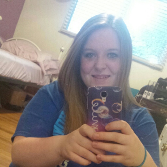 Profile Picture of Becca Parsell (@becca1998) on Poshmark