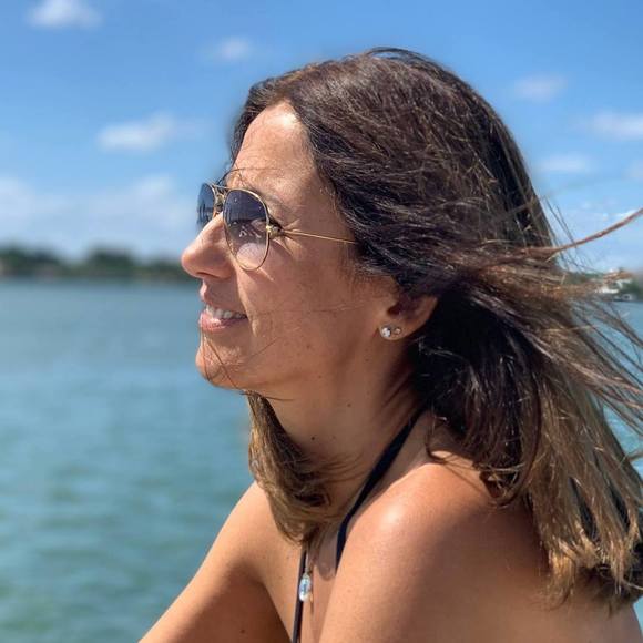 Profile Picture of Alessandra Lopes (@alessandralopes) on Poshmark