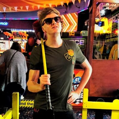 Profile Picture of Thomas (@Tom3lis) on Twitter