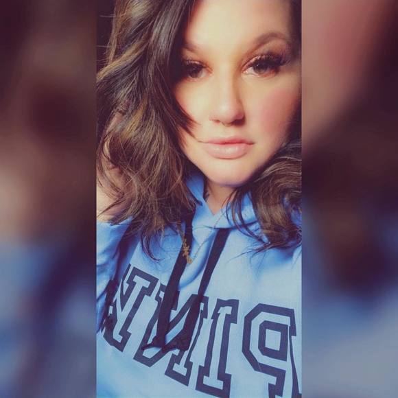 Profile Picture of Jessica Friedrichsen (@jessicafriedric) on Poshmark