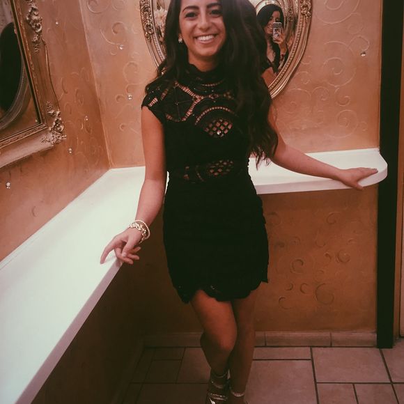 Profile Picture of Danielle Pieroni (@daniellepieroni) on Poshmark
