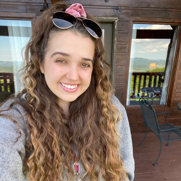 Profile Picture of Cori Thomas (@corinna_wright) on Poshmark