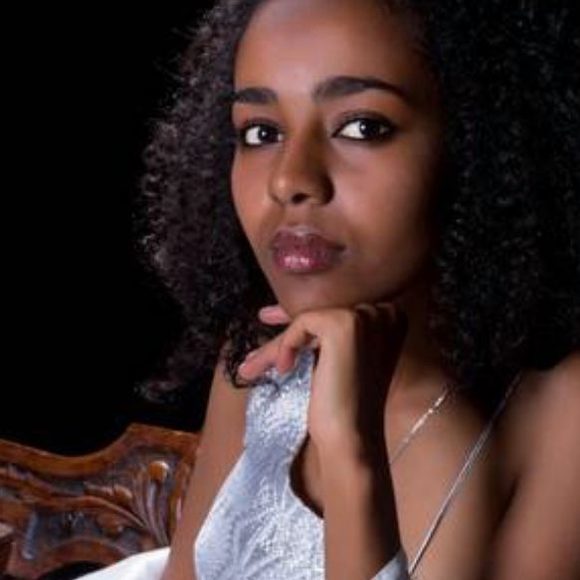 Profile Picture of Muna Mohammed (@hangatusute) on Poshmark