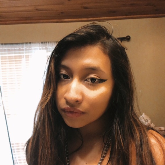 Mya Dolinar - Poshmark Profile Picture of Mya Dolinar (@myadolinar) on Poshmark