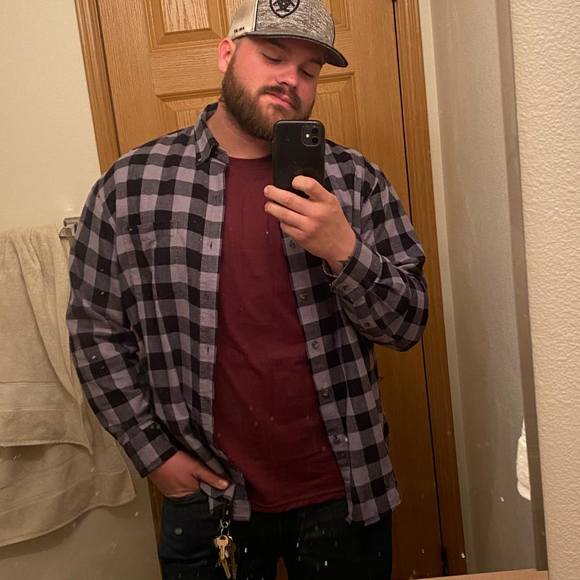 Profile Picture of Andrew Hayden (@haydenandrew62) on Poshmark