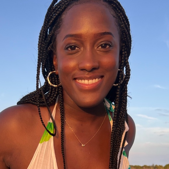 Profile Picture of Danielle Nicholson (@dajani444) on Poshmark