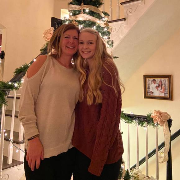 Profile Picture of Taylor Klimowski (@dumbblonde159) on Poshmark