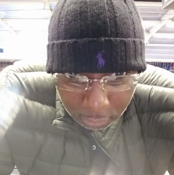 Profile Picture of Curtis Parker (@curtparker71) on Poshmark