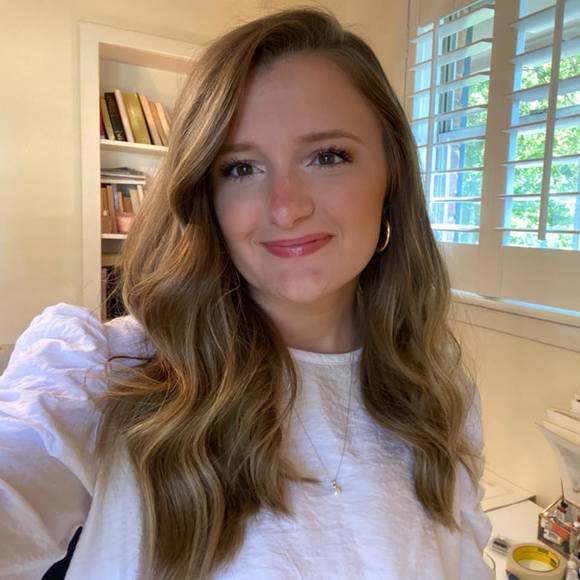 Profile Picture of Laurie Mckay (@lordor123) on Poshmark