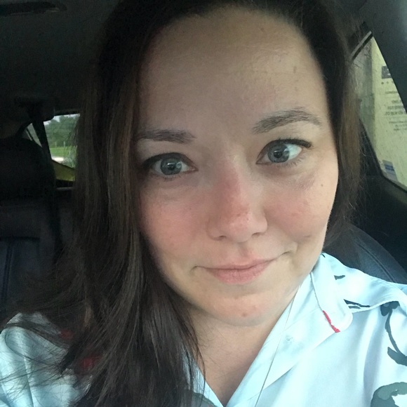 Profile Picture of Anne Crawford (@crawposh16) on Poshmark