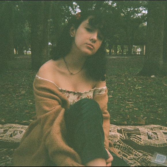 Profile Picture of Juliet Gonzalez (@julietgonz25) on Poshmark