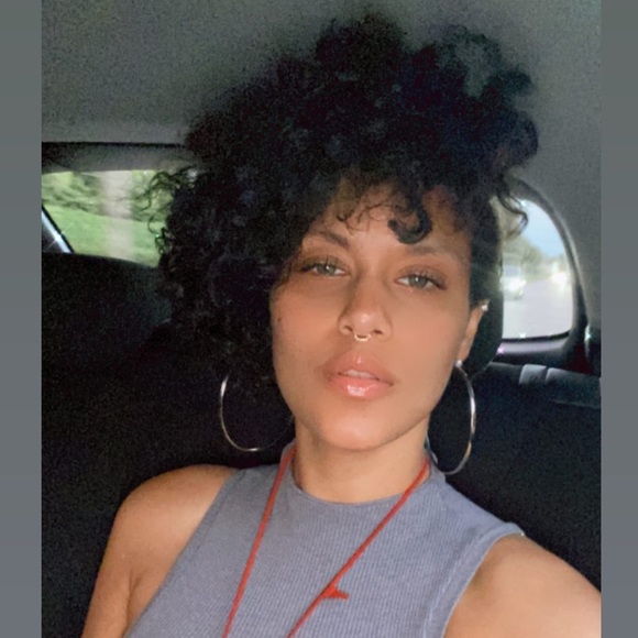 Profile Picture of Iris Almonte (@irisalmontec) on Poshmark