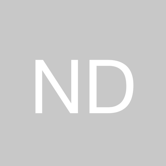 Profile Picture of Nichole Dwyer (@ndd222) on Poshmark