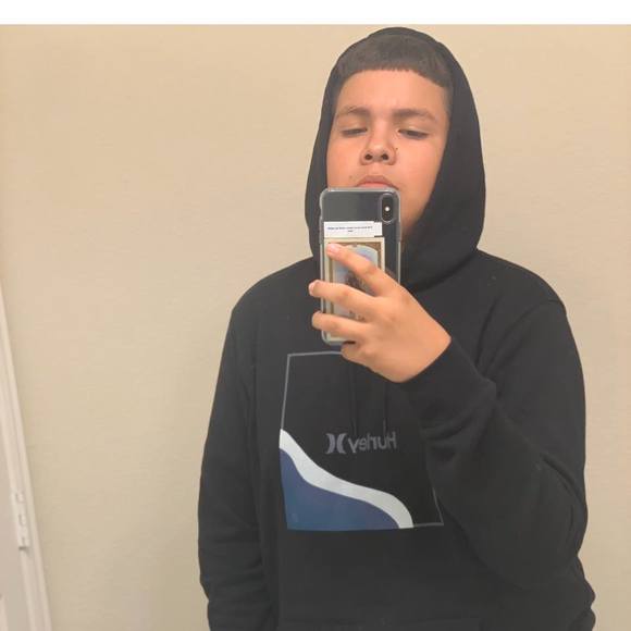 Profile Picture of Alejandro Guzman (@alejandroguz2) on Poshmark