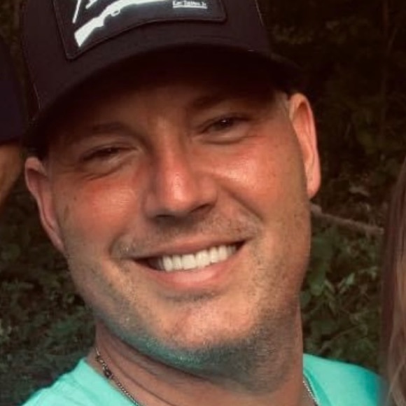 Profile Picture of Joshua Dahlenburg (@jdahlenburg79) on Poshmark
