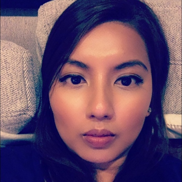 Profile Picture of Chiarra Ornillo (@cornillo) on Poshmark