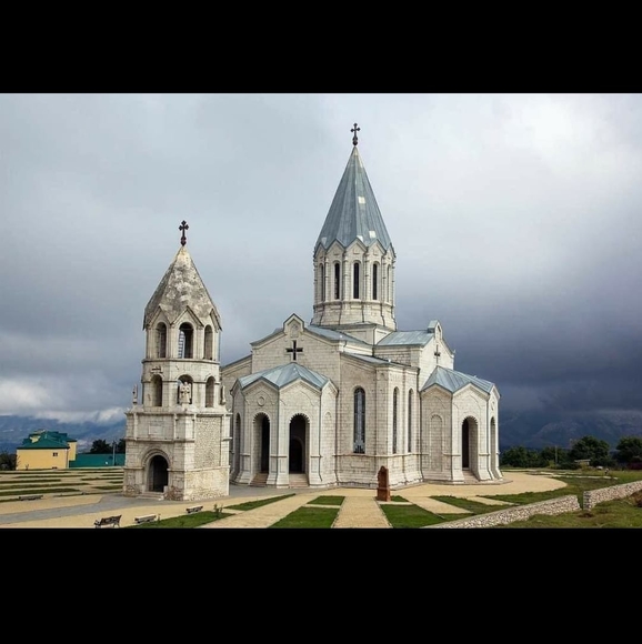 Profile Picture of Almas Mousis (@almastoumas) on Poshmark