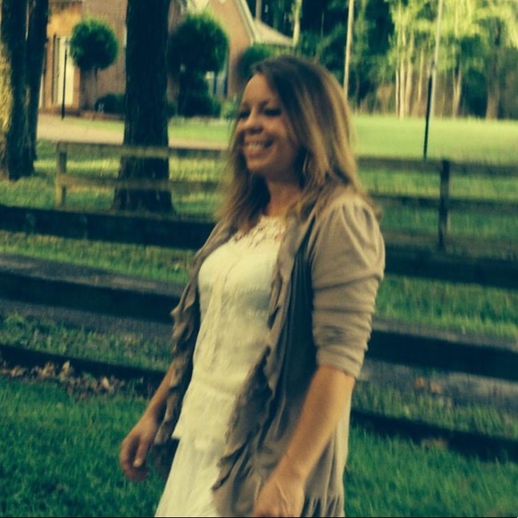Profile Picture of Kelly Waldrip (@kelawal) on Poshmark