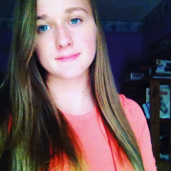 Profile Picture of Clare Connor (@claremaeconnor) on Poshmark