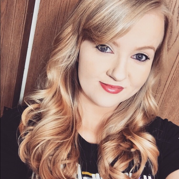 Profile Picture of Rebekah Garlick (@bekahgarlick) on Poshmark