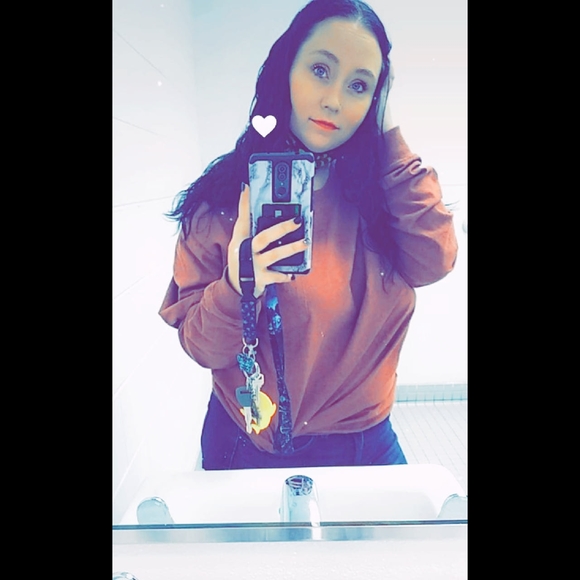 Profile Picture of Mckenzie Summerfield (@mckenziesumm250) on Poshmark