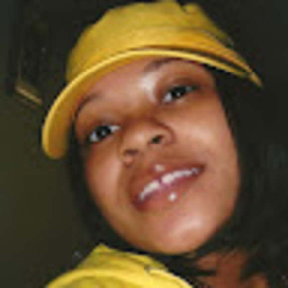 Profile Picture of Lashawndra Levitt (@kookyelevitt85) on Poshmark