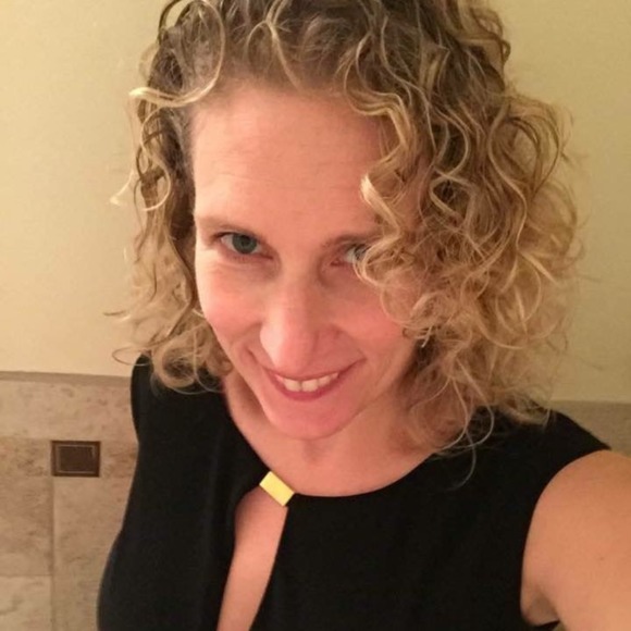 Profile Picture of Stacie Pugliese (@serendipitykiss) on Poshmark