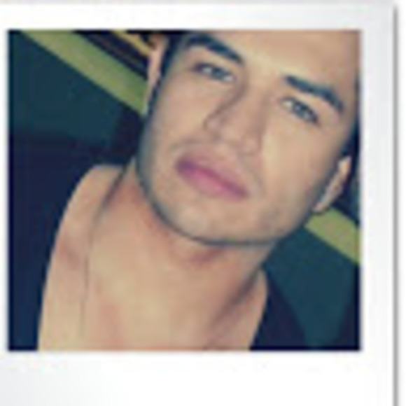 Profile Picture of Nicholas Kenyon (@nwilliamk) on Poshmark