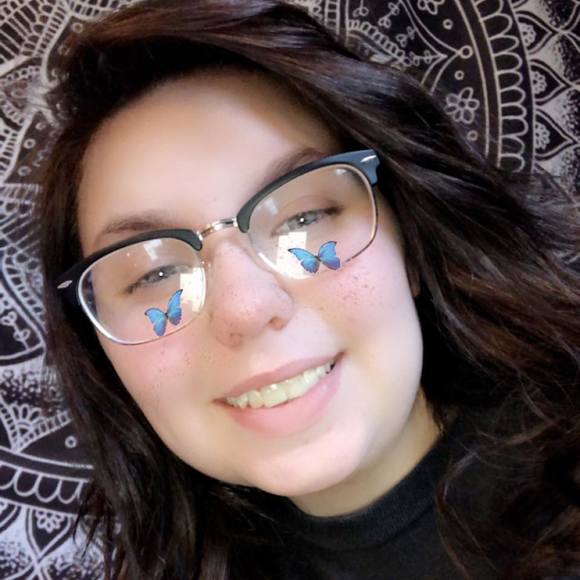 Profile Picture of Katelyn Howell (@katelynhowel621) on Poshmark