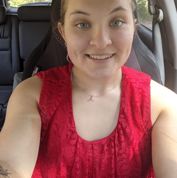 Profile Picture of Allison Heveron (@allisonheveron) on Poshmark